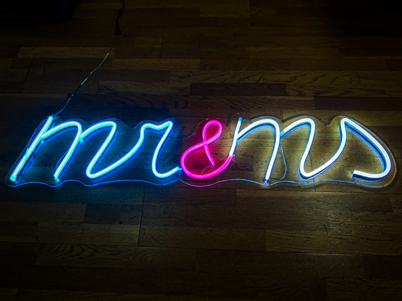 neon mr&ms, neones personalizados para bodas